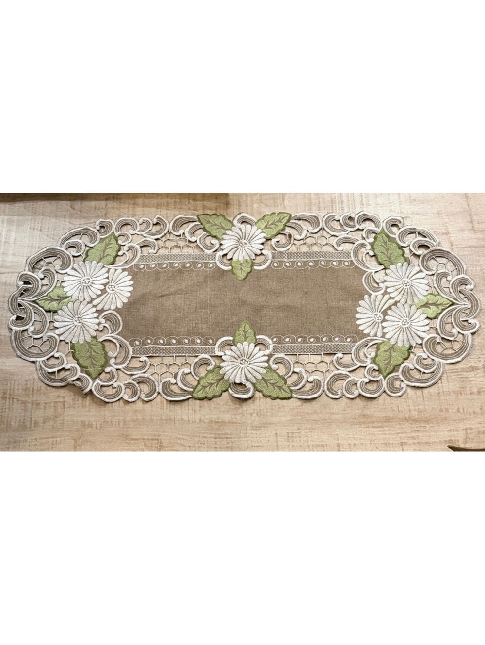La Cat Embroidered Floral Table Runner 33” Taupe Green White Cutwork Daisies